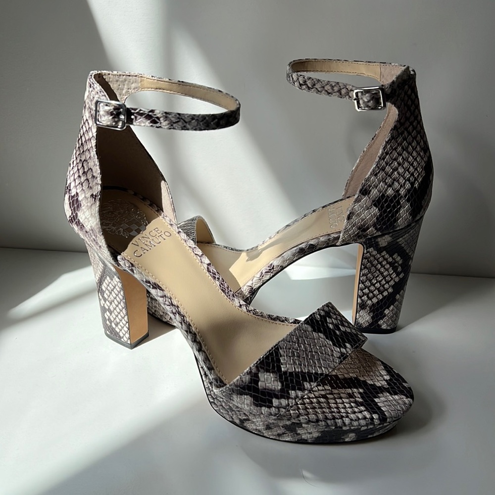 *NWT* Vince Camuto Heels